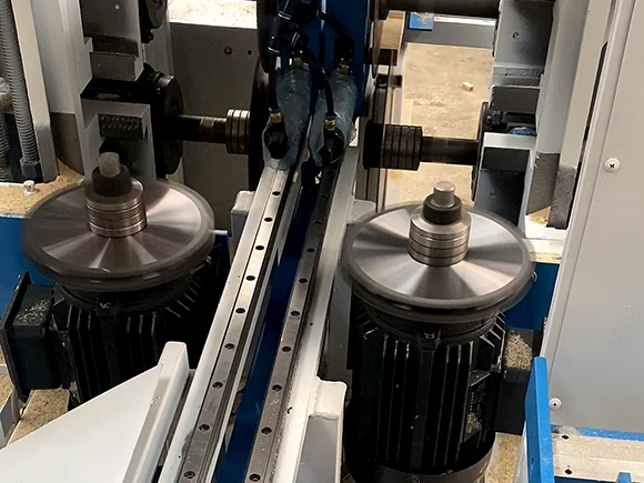 <strong>机械设备行业使用加工中心的解决方案</strong>